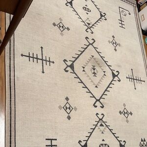 Ruggable Damali Pattern 5x7 Geometric Patterned Area Rug - Black and Cream